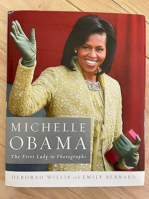 Bild des Verkufers fr Michelle Obama: The First Lady in Photographs zum Verkauf von Friends Of Bridgeport Public Library