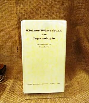 Bild des Verkufers fr Kleines Wrterbuch der Japanologie. zum Verkauf von terrahe.oswald