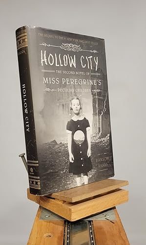 Hollow City (Miss Peregrine's Peculiar Children)