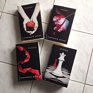 Bild des Verkufers fr Twilight Saga - 4 livres - Fascination, Tentation, Hsitation, Rvlation zum Verkauf von Ammareal