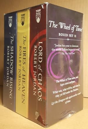 Bild des Verkufers fr Wheel of Time Premium Boxed Set II: Books 4-6 (The Shadow Rising, The Fires of Heaven, Lord of Chaos) zum Verkauf von Nessa Books