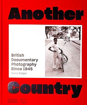 Bild des Verkufers fr Another Country. British Documentary Photography Since 1945 zum Verkauf von Studio Bibliografico Marini