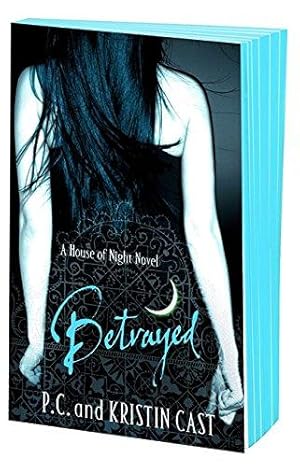 Immagine del venditore per Betrayed: Number 2 in series (House of Night) venduto da WeBuyBooks