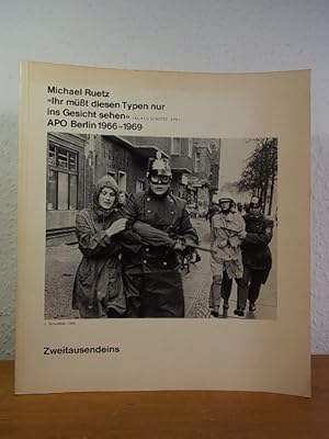 Bild des Verkufers fr Michael Ruetz. "Ihr msst diesen Typen nur ins Gesicht sehen" (Klaus Schtz, SPD). APO Berlin 1966 - 1969 zum Verkauf von Antiquariat Weber