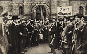 Ansichtskarte / Postkarte Berlin, Novemberrevolution 1919, Arbeiter- und Soldatenrat, Gewehre, MG...