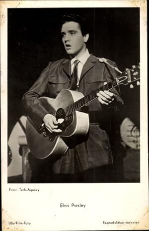 Ansichtskarte / Postkarte Sänger und Schauspieler Elvis Presley, Gitarre