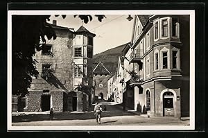 Bild des Verkufers fr Cartolina Glorenza /Venosta, Strassenpartie mit Tor zum Verkauf von Bartko-Reher