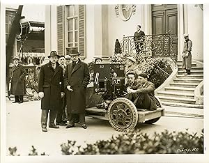 "Alexander KORDA et son équipe dont Zoltan KORDA, Fred LANGENFELD et BAUER derrière la caméra" lo...