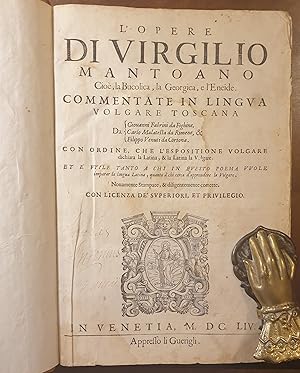 Immagine del venditore per L' Opere di Virgilio Mantoano. Cio, la Bucolica, la Georgica, e l' Eneide. Commentate in Lingua Volgare Toscana Da Giovanni Fabrini da Fighine & Carlo Malatesta da Rimene & Filippo Venuti da Cortona. Con ordine, che l' Espositione Volgare dichiara la Latina, & la Latina la Volgare. Et  utile tanto a chi in questo poema vuole imparar la lingua Latina, quanto  chi cerca d' apprender la Volgare. venduto da Libreria Antiquaria Dentis (ALAI - ILAB)