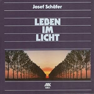 Seller image for Leben im Licht [Textauswahl: Jrgen Freudl u. Josef Schfer] for sale by Versandantiquariat Nussbaum