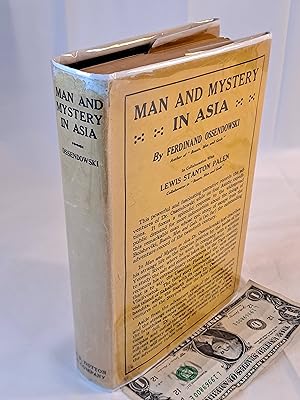 Image du vendeur pour Man and Mystery in Asia mis en vente par Bargain Finders of Colorado