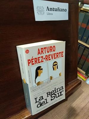 Imagen del vendedor de La reina del sur a la venta por Libros Antuano