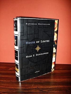 Seller image for HOUSE OF LEAVES for sale by THE USUAL SUSPECTS (IOBA)