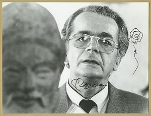 Image du vendeur pour Serge Reggiani (1922-2004) - Superbe photo signe en personne - Avignon 1996 mis en vente par PhP Autographs
