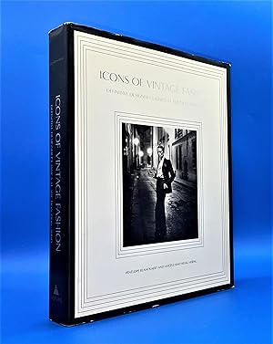 Image du vendeur pour Icons of Vintage Fashion : Definitive Designer Classics at Auction 1900-2000 mis en vente par Librairie Orphe