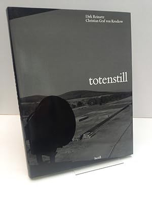 Seller image for Totenstill. Bilder aus den ehemaligen deutschen Konzentrationslagern. for sale by Antiquariat Langguth - lesenhilft