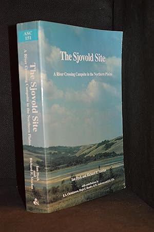 Imagen del vendedor de The Sjovold Site; A River Crossing the Campsite in the Northern Plains (Publisher series: Mercury Series; Archaeological Survey of Canada.) a la venta por Burton Lysecki Books, ABAC/ILAB