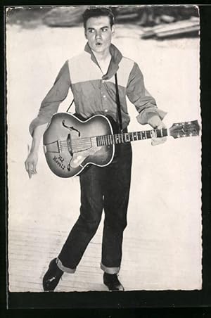 Bild des Verkufers fr Ansichtskarte Musiker Ted Herold mit Gitarre zum Verkauf von Bartko-Reher