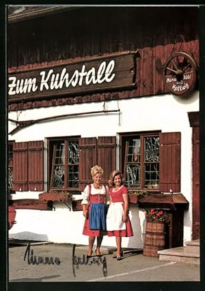 Bild des Verkufers fr Ansichtskarte Musiker Maria und Addi Hellwig im roten Kleid mit Schrze zum Verkauf von Bartko-Reher