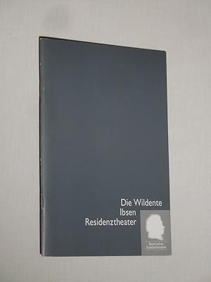 Imagen del vendedor de Programmheft 3 Bayerisches Staatsschauspiel Mnchen 1993/94. DIE WILDENTE von Ibsen. Regie: Thomas Reichert, Bhnenbild: Nina Ritter, Kostme: Klaus Bruns, techn. Ltg.: Thomas Wagenbauer. Mit Horst Sachtleben, Andreas Wimberger, Kurt Meisel, Oliver Stokowski, Eva Rieck, Natali Seelig, Esther Hausmann, Alfred Kleinheinz, Fred Stillkrauth, Timo Dierkes a la venta por Fast alles Theater! Antiquariat fr die darstellenden Knste