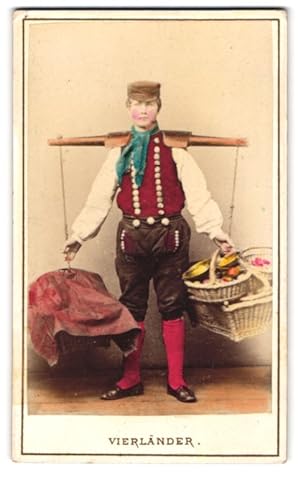 Immagine del venditore per Fotografie E. Hattorff, Hamburg, junger Vierlnder Hndler mit Joch und Warenkrben in Tracht, Koloriert venduto da Bartko-Reher