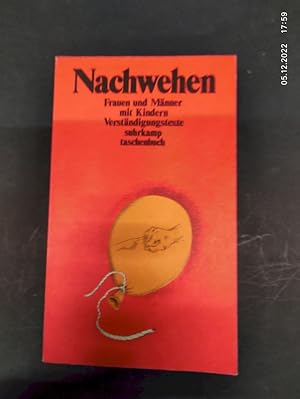 Imagen del vendedor de Nachwehen : Frauen u. Mnner mit Kindern ; Verstndigungstexte. hrsg. von Michael Klaus / Suhrkamp Taschenbuch ; 855 a la venta por Antiquariat-Fischer - Preise inkl. MWST