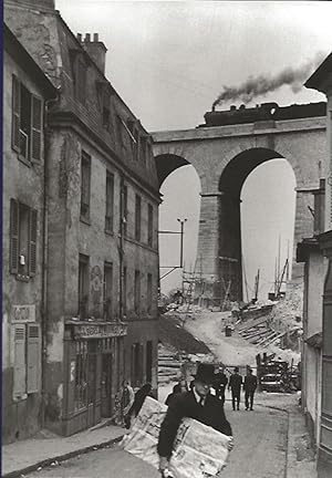 Imagen del vendedor de Bystander - a History of Street Photography a la venta por Badger Books