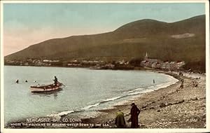 Bild des Verkufers fr Ansichtskarte / Postkarte Newcastle Bay Co. Down Nordirland, Blick auf den Ort und die Umgebung zum Verkauf von akpool GmbH