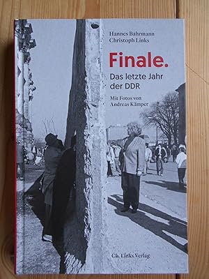 Bild des Verkufers fr Finale - das letzte Jahr der DDR. Hannes Bahrmann, Christoph Links ; mit Fotos von Andreas Kmper zum Verkauf von Antiquariat Rohde