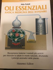 Seller image for OLI ESSENZIALI. ANTICA MEDICINA DELL'AVVENIRE for sale by AL VECCHIO LIBRO