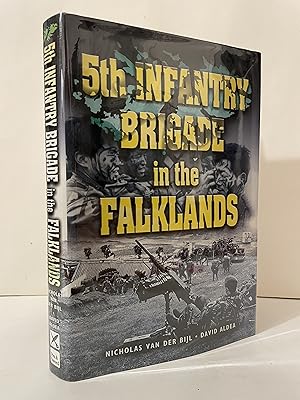 Immagine del venditore per 5th Infantry Brigade in the Falklands War venduto da Lavendier Books