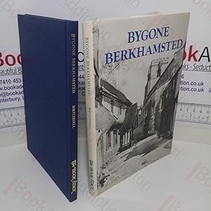 Immagine del venditore per Bygone Berkhamsted venduto da BookAddiction (ibooknet member)
