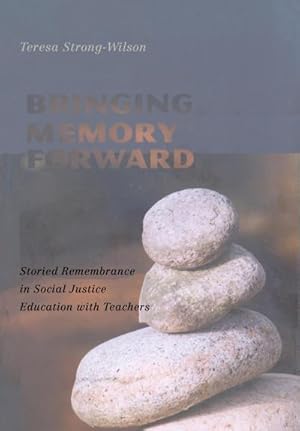 Bild des Verkufers fr Bringing Memory Forward : Storied Remembrance in Social Justice Education with Teachers zum Verkauf von AHA-BUCH GmbH