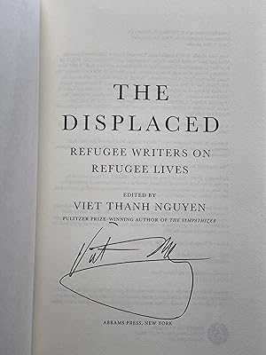 Seller image for THE DISPLACED: Refugee Writers on Refugee Lives. for sale by Bookfever, IOBA  (Volk & Iiams)