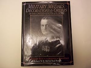 Image du vendeur pour Military Medals, Decorations, and Orders of the United States and Europe: A Photographic Study to the Beginning of WWII (Schiffer Military Aviation History) mis en vente par Carmarthenshire Rare Books