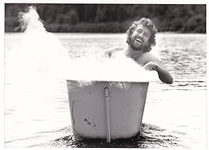 Foto Pressefoto Bernie Paul in einer Badewanne Ariola Oktober 1982