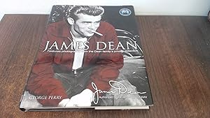 Immagine del venditore per James Dean: Features photographs from the Dean familys private collection venduto da BoundlessBookstore