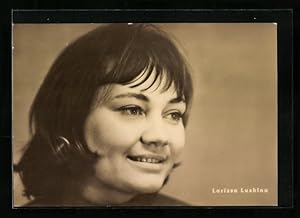 Bild des Verkufers fr Ansichtskarte Schauspielerin Larissa Lushina freundlich lchend zum Verkauf von Bartko-Reher