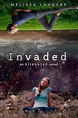 Image du vendeur pour Invaded (an Alienated Novel) mis en vente par WeBuyBooks