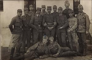 Foto Ansichtskarte / Postkarte KuK Soldaten in Uniformen, Gruppenaufnahme