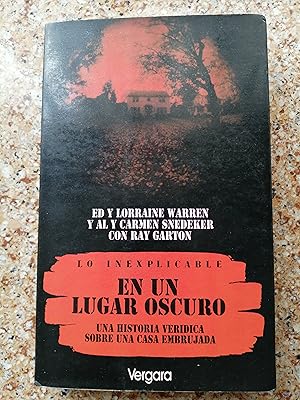 En un lugar oscuro : una historia verídica sobre una casa embrujada