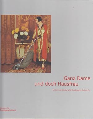 Image du vendeur pour Ganz Dame und doch Hausfrau : Mode in der Werbung fr Staubsauger, Radio & Co. mis en vente par Bcher bei den 7 Bergen