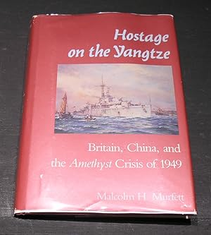 Bild des Verkufers fr Hostage on the Yangtze; Britian, China, and the Amethyst Crises of 1949 zum Verkauf von powellbooks Somerset UK.