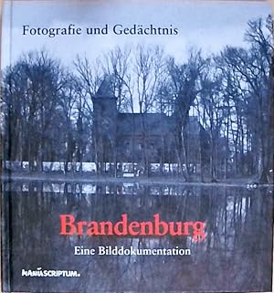 Image du vendeur pour Fotografie und Gedchtnis. Brandenburg Eine Bilddokumentation mis en vente par Berliner Bchertisch eG