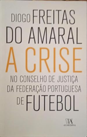 Image du vendeur pour A CRISE NO CONSELHO DE JUSTIA DA FEDERAO PORTUGUESA DE FUTEBOL. mis en vente par Livraria Castro e Silva