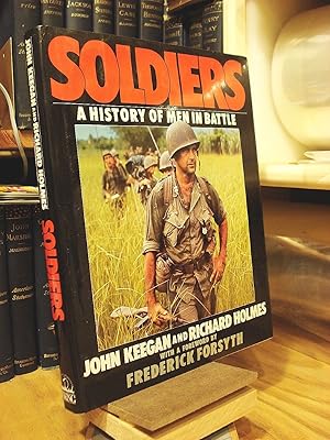 Immagine del venditore per Soldiers: A History of Men in Battle venduto da Henniker Book Farm and Gifts
