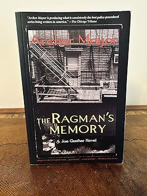 Bild des Verkufers fr The Ragman's Memory: A Joe Gunther Novel [SIGNED FIRST EDITION, FIRST PRINTING] zum Verkauf von Vero Beach Books