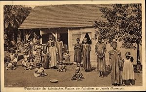 Bild des Verkufers fr Ansichtskarte / Postkarte Yaound Jaunde Kamerun, Waisenkinder der katholischen Mission der Pallottiner zum Verkauf von akpool GmbH