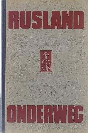 Bild des Verkufers fr Rusland onderweg, de Russische mens tussen Christendom en Communisme zum Verkauf von Untje.com