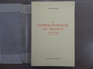 Image du vendeur pour LES COMPAGNONNAGES en France du Moyen Age  nos jours. mis en vente par Tir  Part